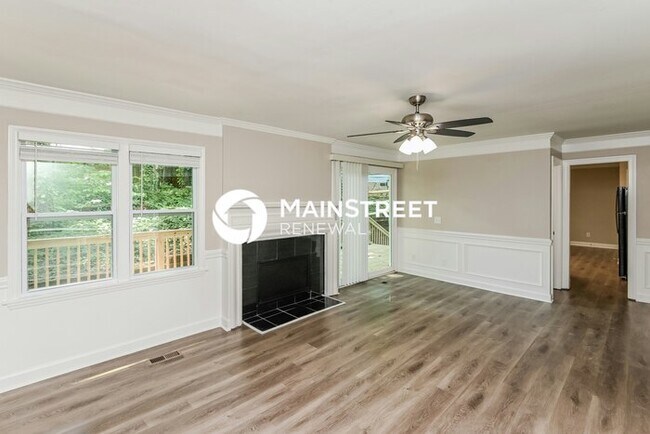 Photo - 4 Bedroom Pet-Friendly Home in Charlotte, NC with Main Street Renewal