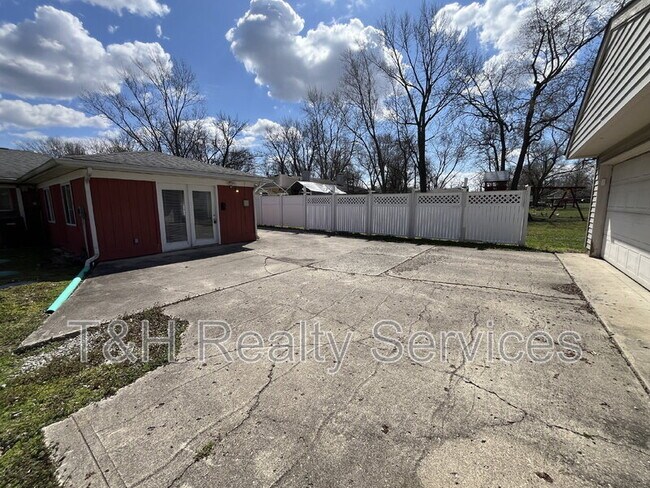 Photo - 5050 Hardegan St