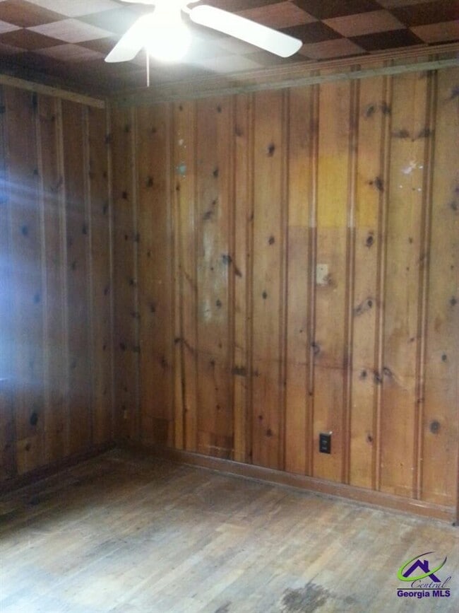 Photo - 323 Bernard Dr