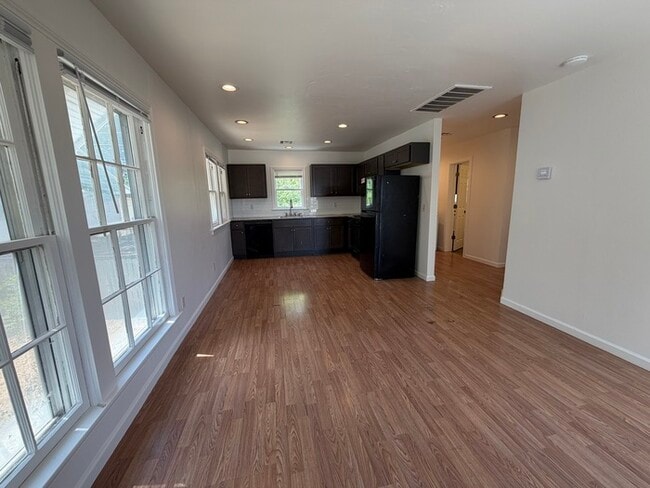 Photo - 2225 N Gatewood Ave