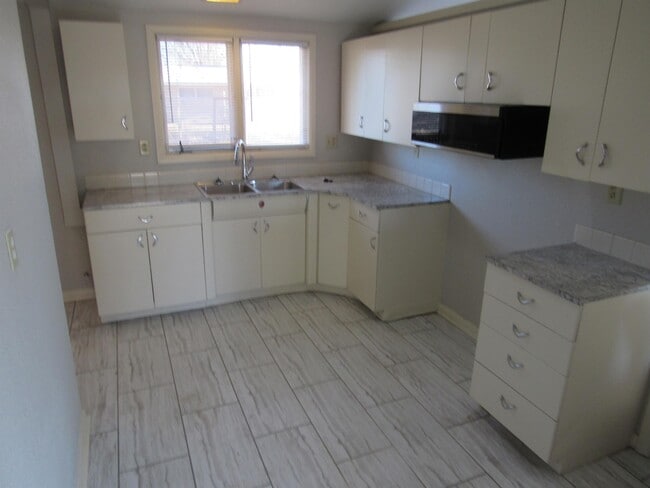 Photo - 1216 Midland St