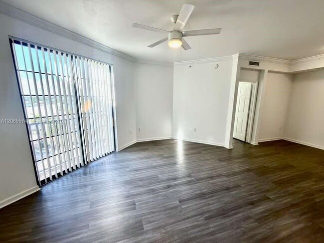 Photo - 1919 Van Buren St Unidad 818A