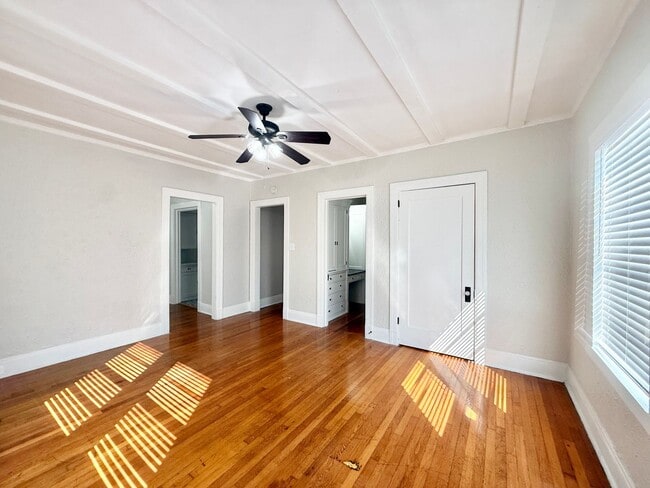 Photo - Adorable Downstairs Studio in Vintage 1920s Complex Unit F104