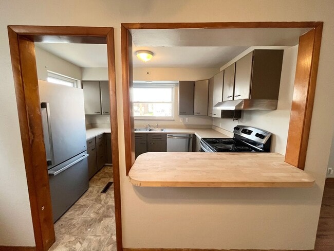 Photo - Cozy 2 Bedrm/1 Bath Home in Dunbar! Covered Front Porch. Double Pane Windows.