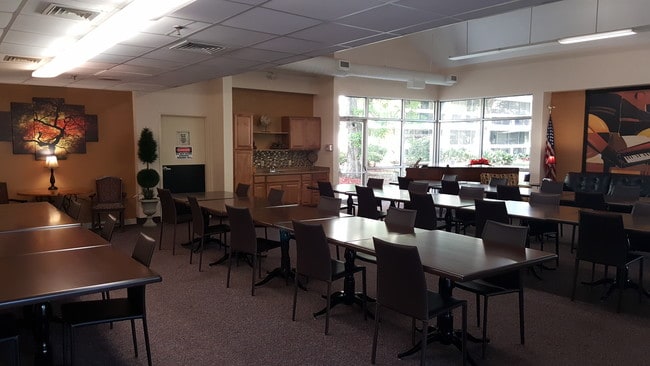 Photo - Sundale Manor Apartments