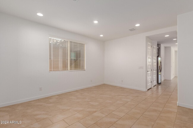 8911 W Solano Dr