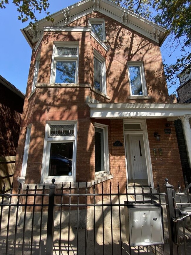 Building Photo - 1460 W Huron St Unit 1F