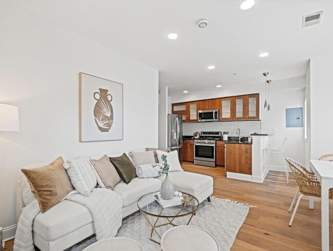 Photo - 115 Rhode Island Ave NW Unidad 3