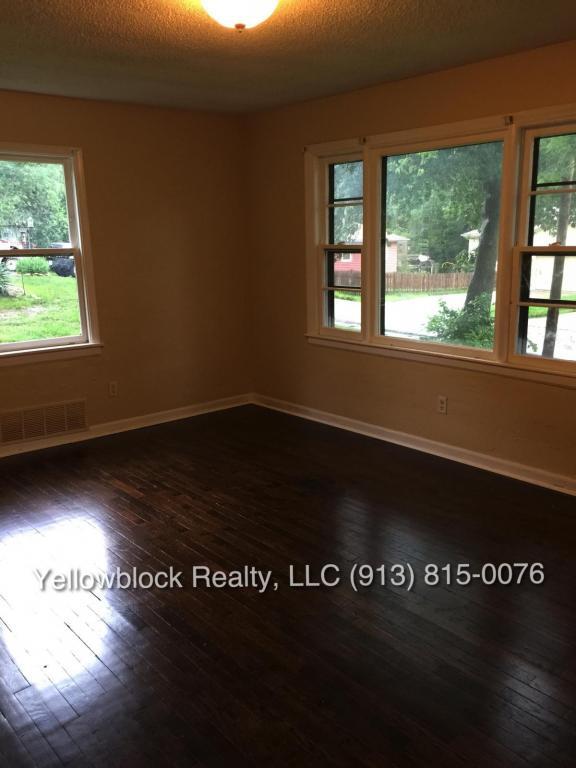 Photo - 9246 Walnut St