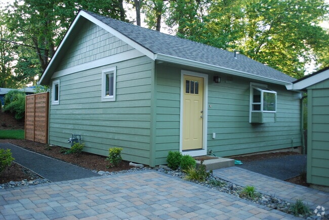 Building Photo - 4030 SW Dolph Ct Rental