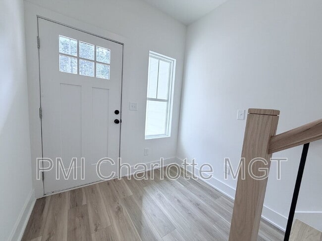 Photo - 7521 Lawyers Rd
