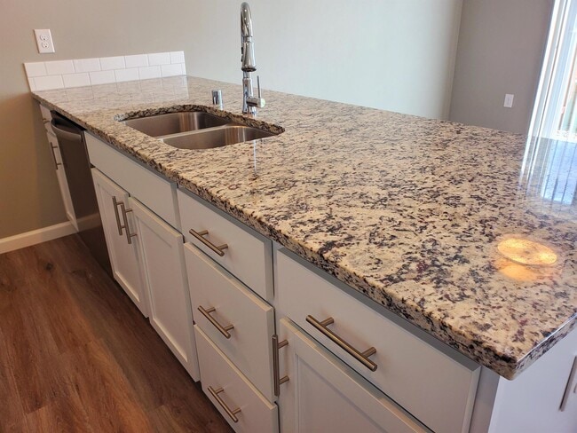 Photo - 6905 Delaney Ln NE