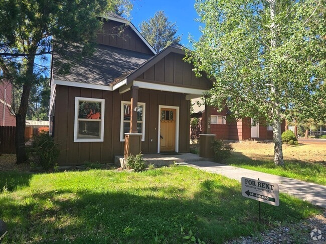 Building Photo - Live in Downtown Sisters Oregon Rental