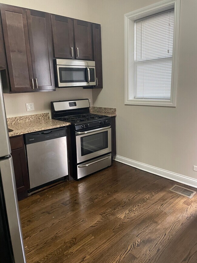 Photo - 1756 W Montrose Ave Unit 1E
