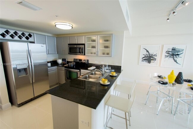 Photo - 1871 NW S River Dr