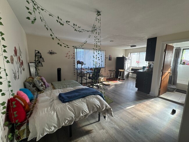 Building Photo - 5 Chester St Unit 6