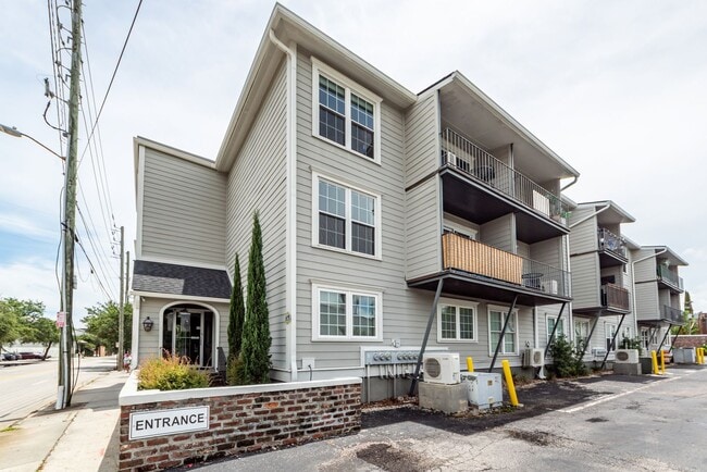 Building Photo - 1 Bedroom, 1 Bathroom Condo in Downtown Charleston - Charleston