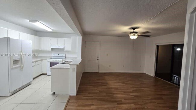 Photo - 301 Palm Way Unit 205