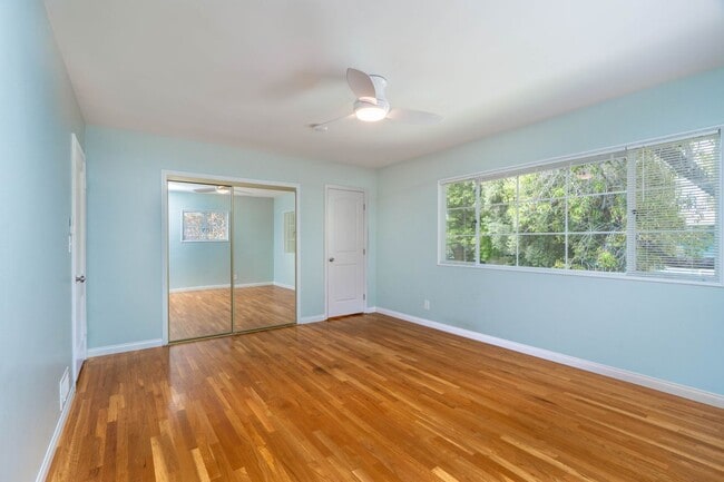 Photo - 5161 Village Green