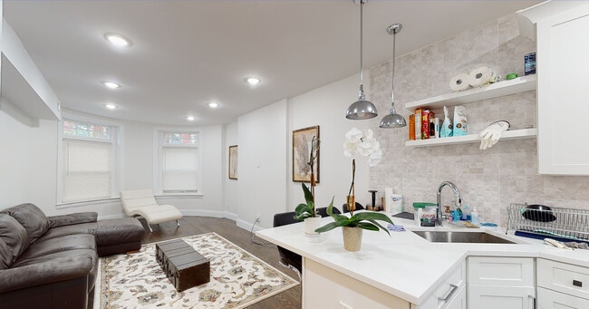 Building Photo - 7 Strathmore Rd Rental