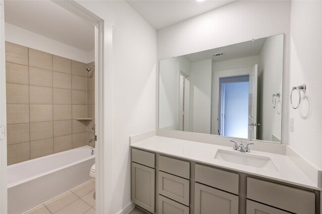 Building Photo - 11910 De Carvalho Ln