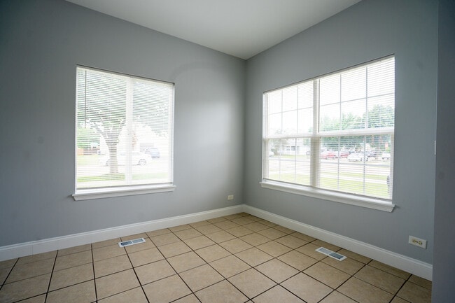 Photo - 2837 Oakmont Dr