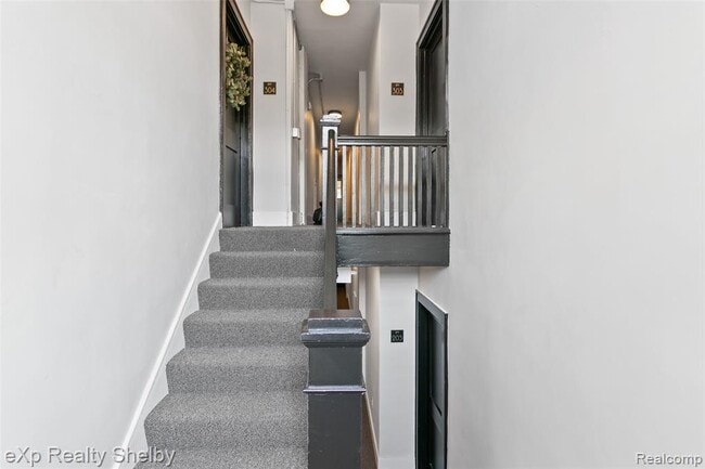 Photo - 259 W Nine Mile Rd Unit 104