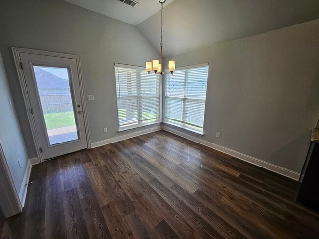 Photo - Cute open floor plan 3- bedroom, 2- bathro...