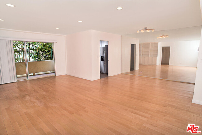 Photo - 416 N Oakhurst Dr Apartamento Unidad 205