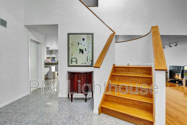 Photo - 2 Carlyle Dr