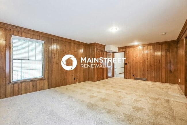 4 Bedroom Pet-Friendly Home in Lenexa, KS with Main Street Renewal