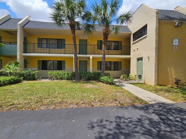 Building Photo - 605 Meadows Cir Unit 605 Rental