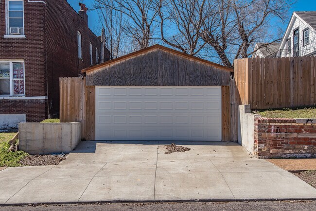 Photo - 3100 Potomac St