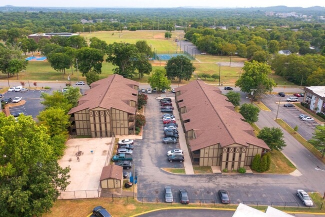 Building Photo - 525 N Dupont Ave Unit 11A