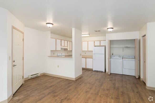 1BR, 1BA - 690SF - Living Room