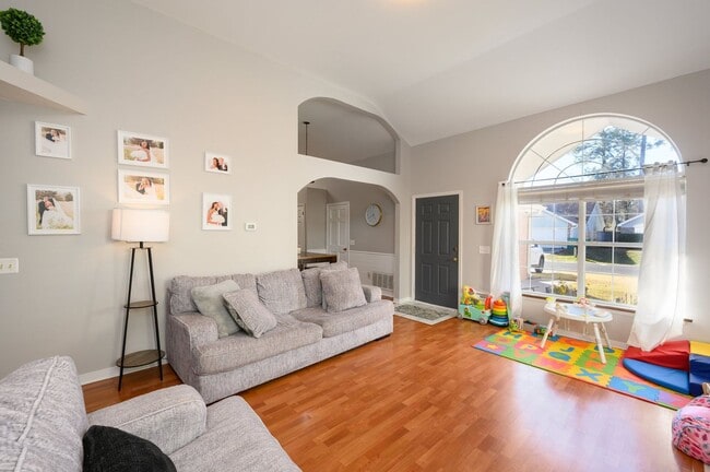 Photo - 1221 Charleston Cir