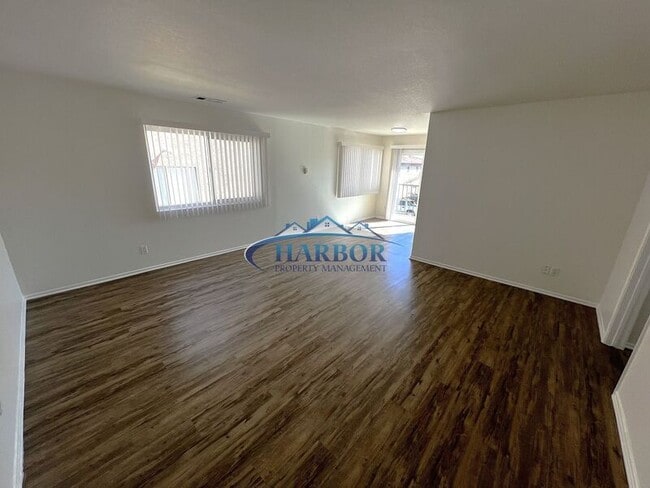 Photo - 672 W 12th St Unit 3