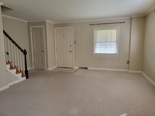 907 Green Ter