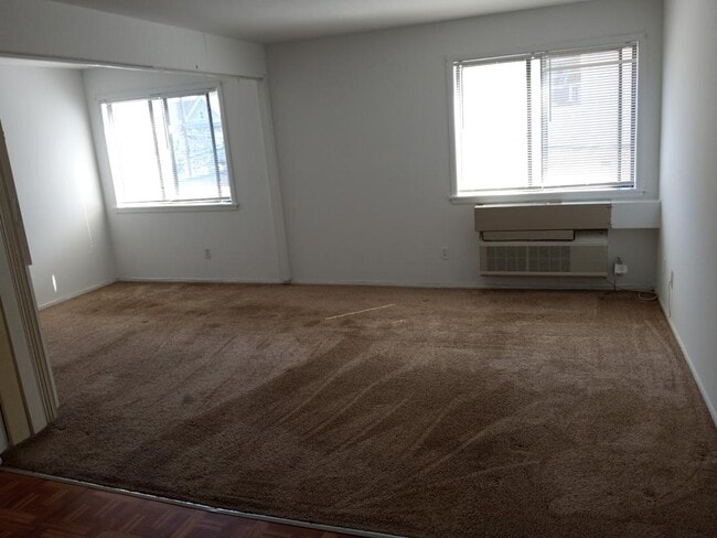 Sala de estar - 1315 Noble Ave Unidad B9