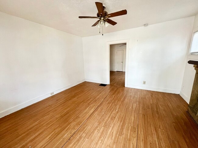 Photo - 3520 Herman St