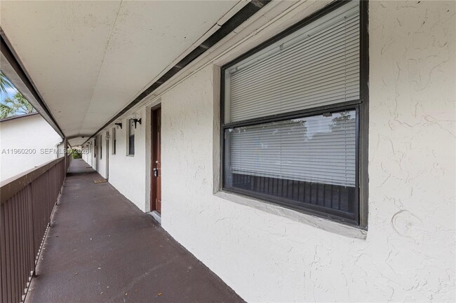 Photo - 6061 Shaker Wood Cir Unit 206