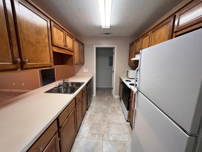 Photo - Center 661-663 Unit 661