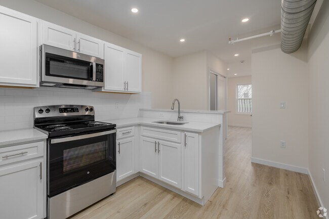 Building Photo - 584 Main St Unit H