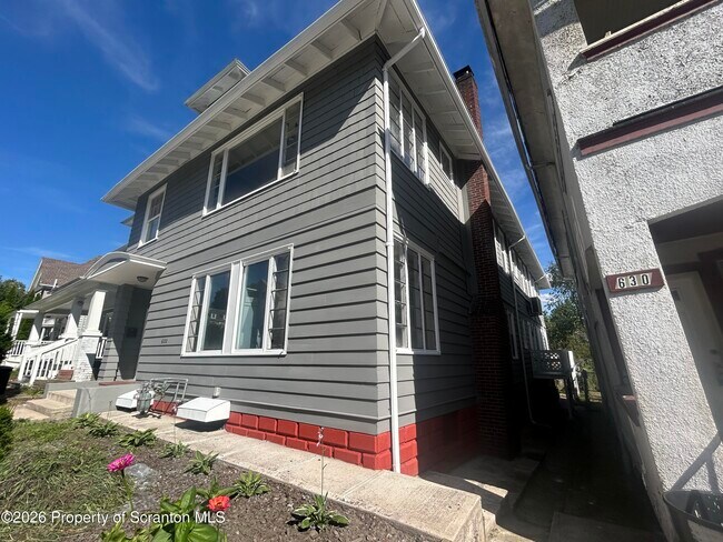 632 N Irving Ave