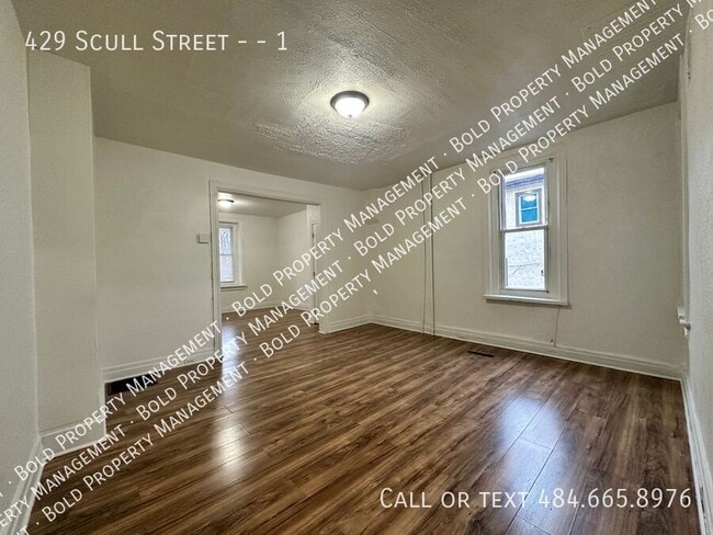 Building Photo - 429 Scull St Unit 1