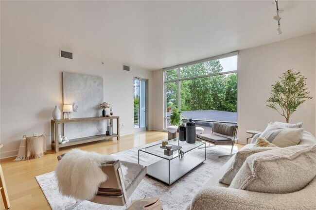 Building Photo - 210 Lee Barton Dr Unit 308