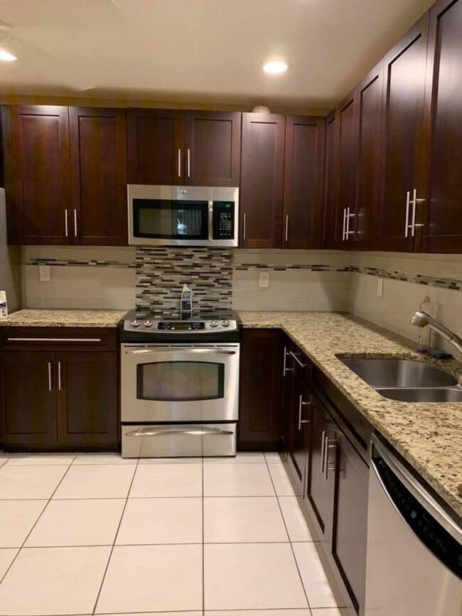 Building Photo - 9292 Sable Ridge Cir Unit D