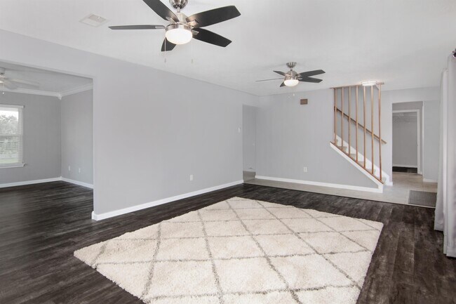 Photo - 255 E Castle Harbour Dr