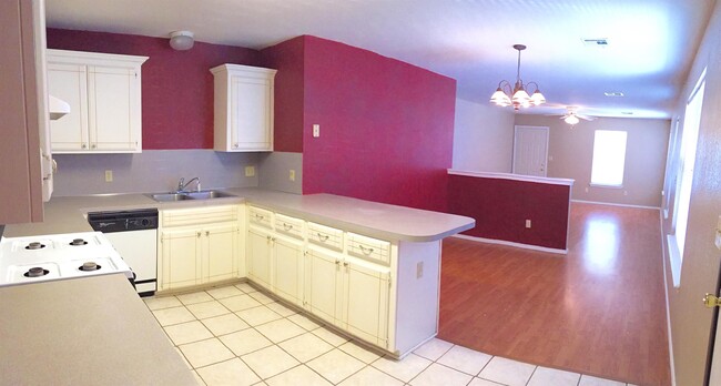 Photo - 214 W Dewey St