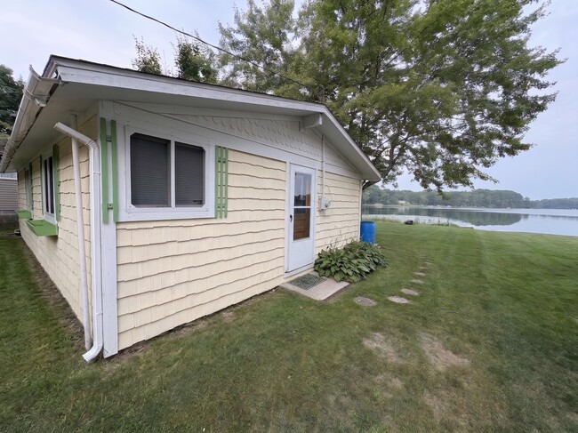1353 N Cedar Lane Rd